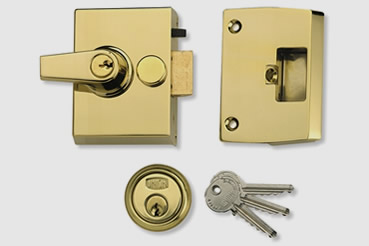 Nightlatch installation by Borehamwood master locksmith